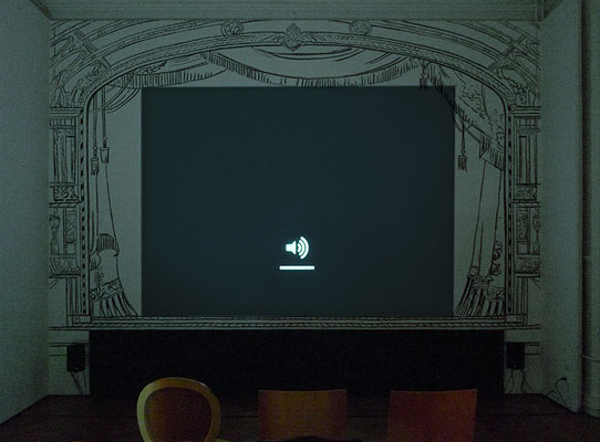 Inszenierung als Installation: ›Ring-Studie 01 | Rheingold, Vorspiel‹, Beginn der Projektion im Rahmen (Kohlezeichnung) des historischen Portals des Opernhauses Zürich, Szenenbild aus der ersten Sequenz mit animiertem MAC-Lautstärkesymbol. Kunstmuseum Thun. 2010. © Dombois.