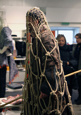 ›Flashmob Antigone‹, Cinema Superstore AG Chur, Auftritt Tiresias (Peter Jecklin): »Freunde, ungewohnt/ Mag euch die hohe Sprache sein...«. 23.02.2013. Foto: © F. Dombois.