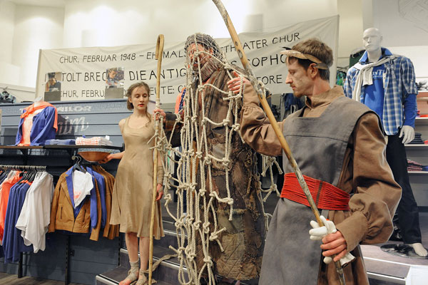 »Und nunmehr/ Werdet ihr uns, die Schauspieler,/ Ein um den andern den kleinen Schauplatz/ Im Spiele freimachen sehn, wo einst...«  Foto: © Gstöhl.